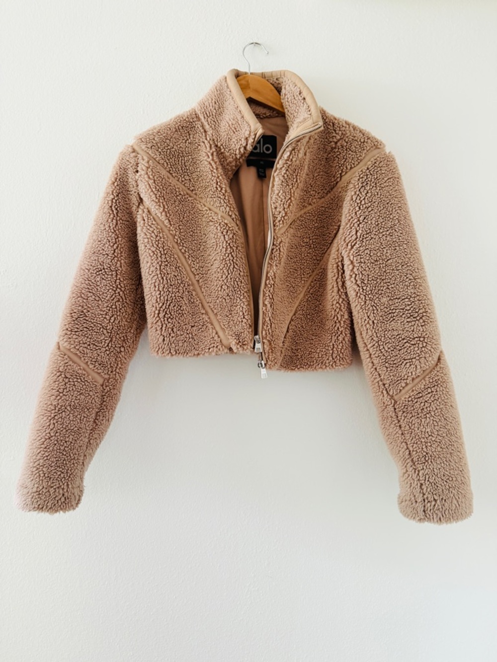 ALO Yoga Sherpa Cropped Slope Side Jacket Chai Latte Pink Brown - Picture 5 of 7